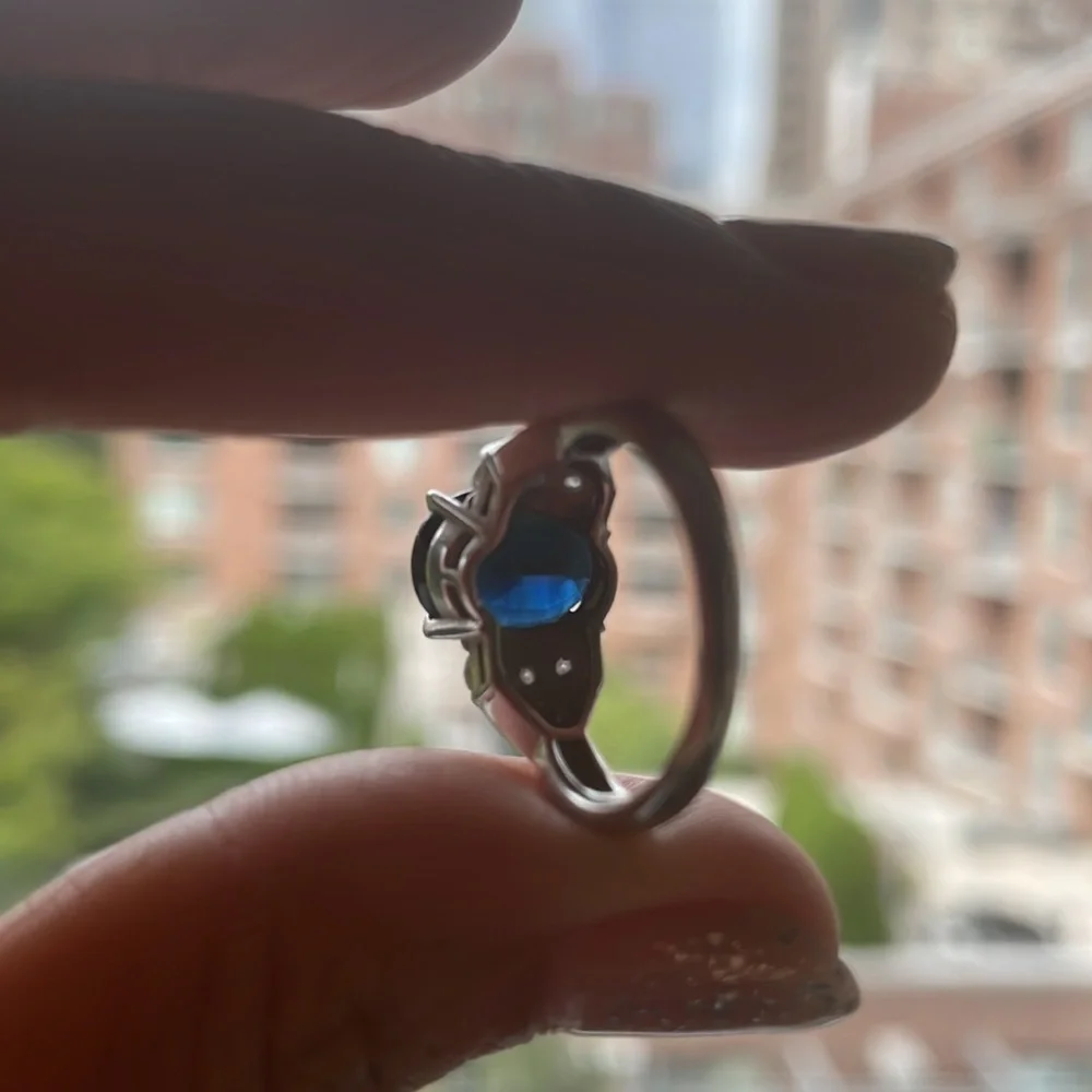 4.36 carat royal blue sapphire platinum ring - Picture 11 of 16